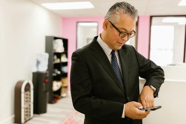 De salarié à investisseur : stratégies pour atteindre la liberté financière